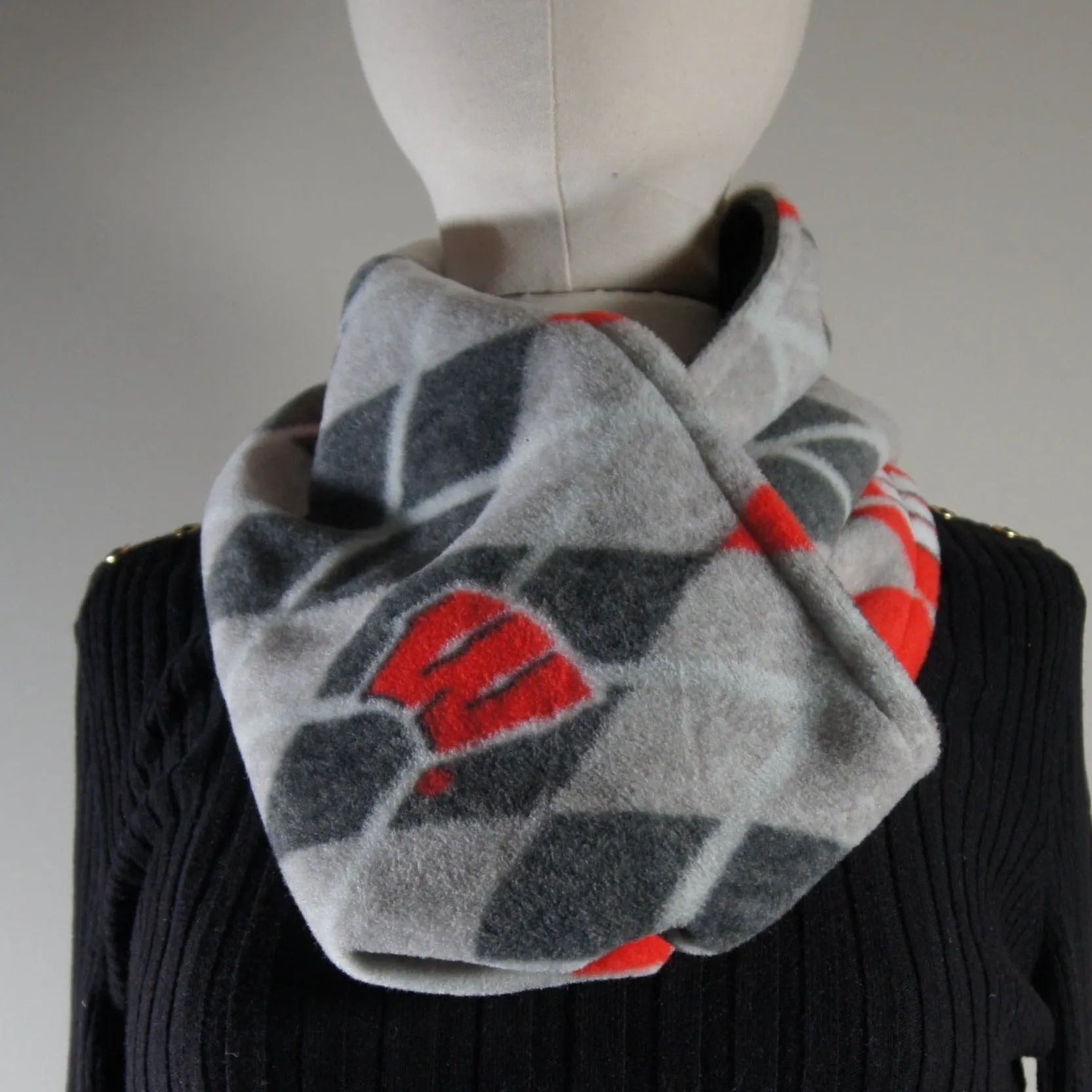 Accessories - Scarves - Cowl - NCAA - University of Wisconsin-Madison-UW - Badgers - Gray