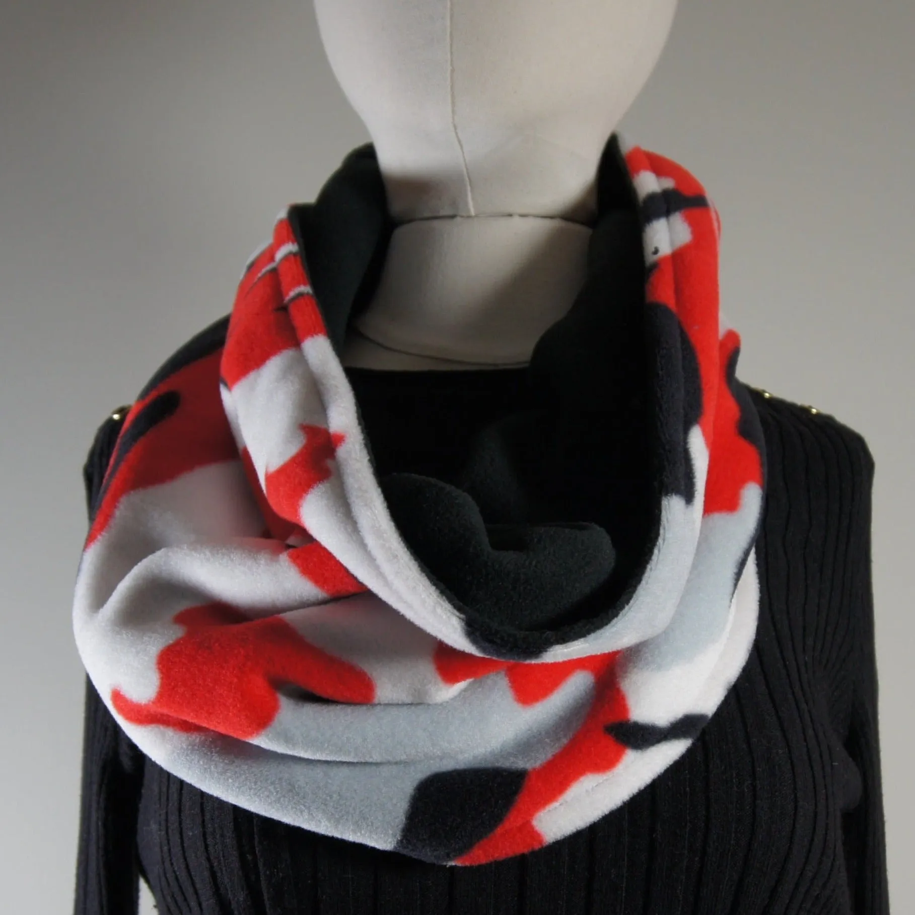 Accessories - Scarves - Cowl - NCAA - University of Wisconsin-Madison-UW - Badgers