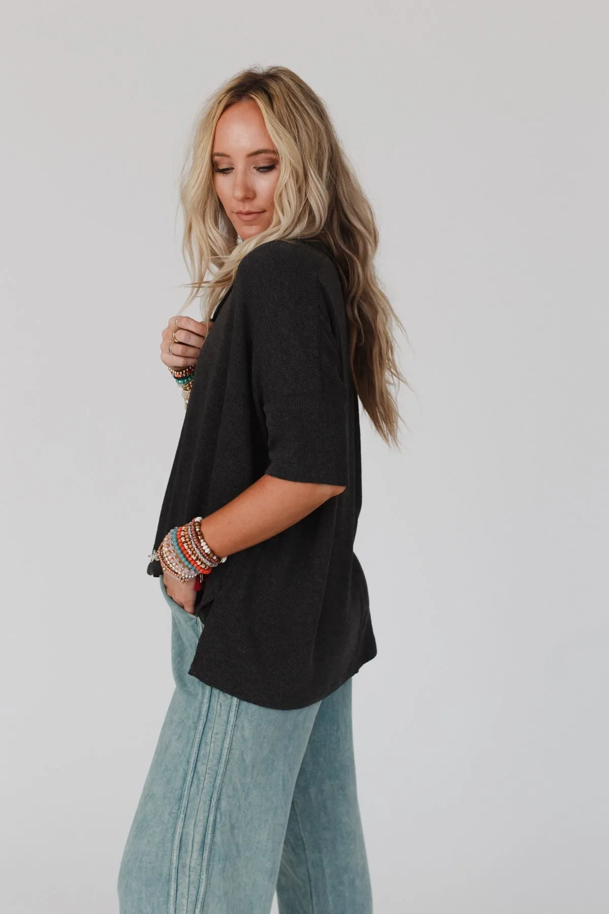 The Nest On The Go V Neck Ribbed Essential Tee - Charcoal